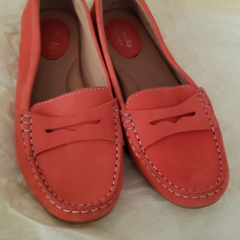 Clarks artistan women's orange leather loafers